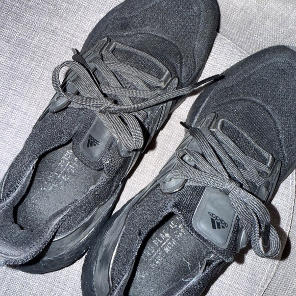 Women’s Adidas Ultraboost 22 Shoes - Black - Picture 10 of 11